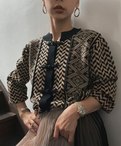 Ameri（アメリ）の「UND HERRINGBONE JACQUARD KNIT CARDIGAN（カーディガン/ボレロ・レディース・ベージュ/オレンジ/グリーン・FREE）」の5枚目の写真