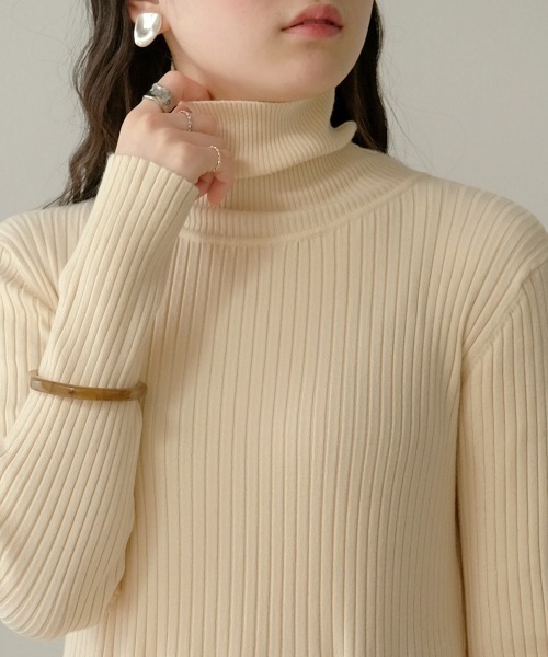 Bab（バブ）の「ケーブルトップ＆タートルニットワンピースセット（ワンピース・レディース・アイボリー/チャコールグレー/モカ/ライトブルー・38）」の14枚目の写真