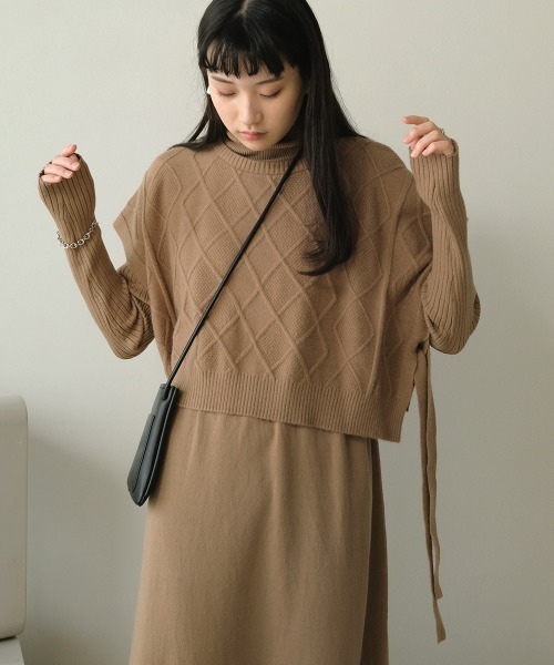 Bab（バブ）の「ケーブルトップ＆タートルニットワンピースセット（ワンピース・レディース・アイボリー/チャコールグレー/モカ/ライトブルー・38）」の7枚目の写真