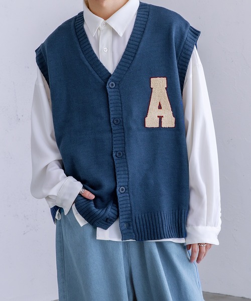 Adoon plain（アドーンプレーン）の「【Adoon plain】ニットベスト（ベスト・メンズ・ベージュ/ダークブルー・LARGE/MEDIUM）」の2枚目の写真