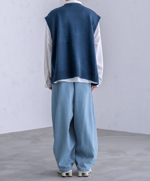 Adoon plain（アドーンプレーン）の「【Adoon plain】ニットベスト（ベスト・メンズ・ベージュ/ダークブルー・LARGE/MEDIUM）」の20枚目の写真