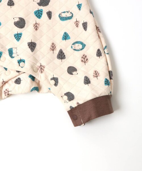 Ampersand（アンパサンド）の「/ニットキルト前開き総柄カバーオール(はりねずみ柄）（肌着・キッズ・ベージュ/オフホワイト・80/70/60）」の3枚目の写真