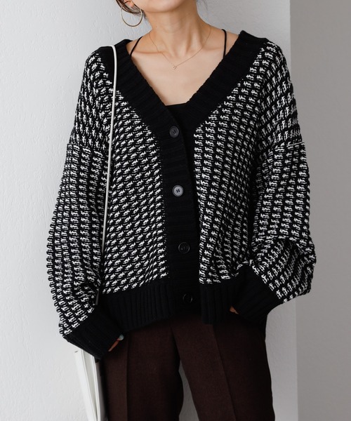 COLONY 2139（コロニートゥーワンスリーナイン）の「綿アクリルバイカラージャガードニットカーディガン（カーディガン/ボレロ・レディース・ブラック/オフホワイト・FREE）」の2枚目の写真