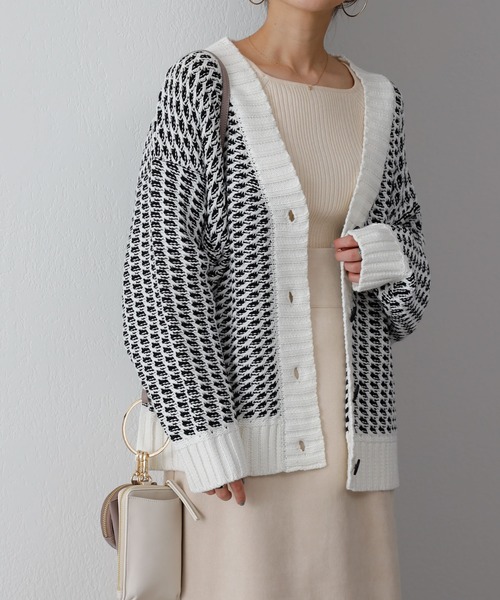 COLONY 2139（コロニートゥーワンスリーナイン）の「綿アクリルバイカラージャガードニットカーディガン（カーディガン/ボレロ・レディース・ブラック/オフホワイト・FREE）」の7枚目の写真
