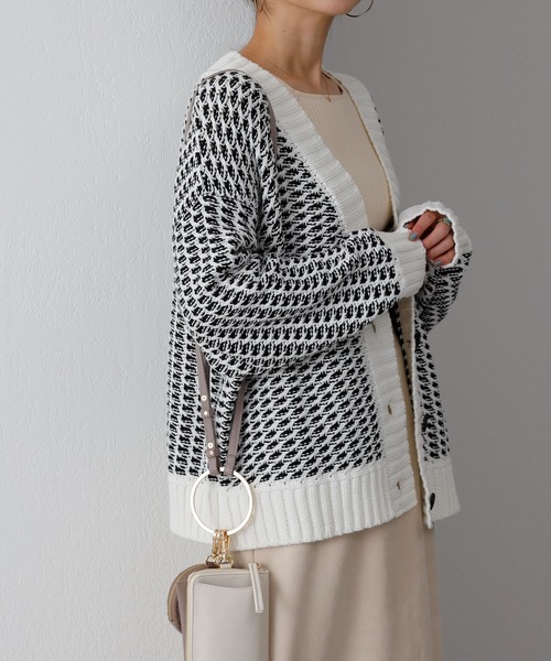 COLONY 2139（コロニートゥーワンスリーナイン）の「綿アクリルバイカラージャガードニットカーディガン（カーディガン/ボレロ・レディース・ブラック/オフホワイト・FREE）」の4枚目の写真