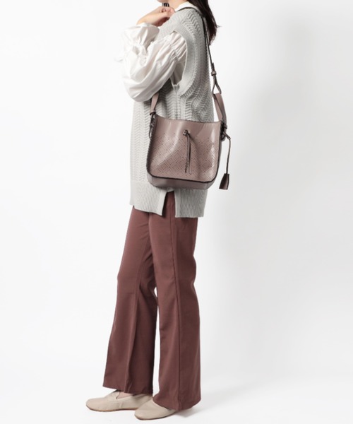 LITTLE ACCESSORIES（リトルアクセサリーズ）の「マルチWAY　パンチングバッグ（ショルダーバッグ・レディース・ブラック/グレイッシュベージュ/ライトイエロー・フリー）」の12枚目の写真