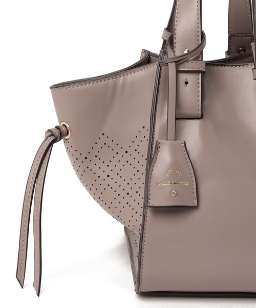 LITTLE ACCESSORIES（リトルアクセサリーズ）の「マルチWAY　パンチングバッグ（ショルダーバッグ・レディース・ブラック/グレイッシュベージュ/ライトイエロー・フリー）」の17枚目の写真