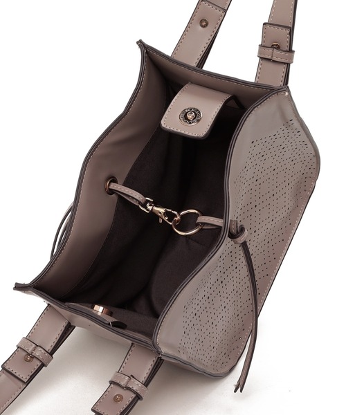 LITTLE ACCESSORIES（リトルアクセサリーズ）の「マルチWAY　パンチングバッグ（ショルダーバッグ・レディース・ブラック/グレイッシュベージュ/ライトイエロー・フリー）」の16枚目の写真