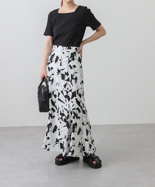 COLONY 2139（コロニートゥーワンスリーナイン）の「ランダムテレコスクエアネック半袖T（Tシャツ/カットソー・レディース・ブラック/パープル/オフホワイト/グレイッシュベージュ・SMALL/MEDIUM/LARGE）」の20枚目の写真