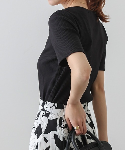 COLONY 2139（コロニートゥーワンスリーナイン）の「ランダムテレコスクエアネック半袖T（Tシャツ/カットソー・レディース・ブラック/パープル/オフホワイト/グレイッシュベージュ・SMALL/MEDIUM/LARGE）」の15枚目の写真