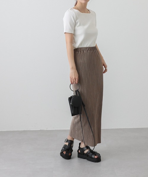 COLONY 2139（コロニートゥーワンスリーナイン）の「ランダムテレコスクエアネック半袖T（Tシャツ/カットソー・レディース・ブラック/パープル/オフホワイト/グレイッシュベージュ・SMALL/MEDIUM/LARGE）」の10枚目の写真