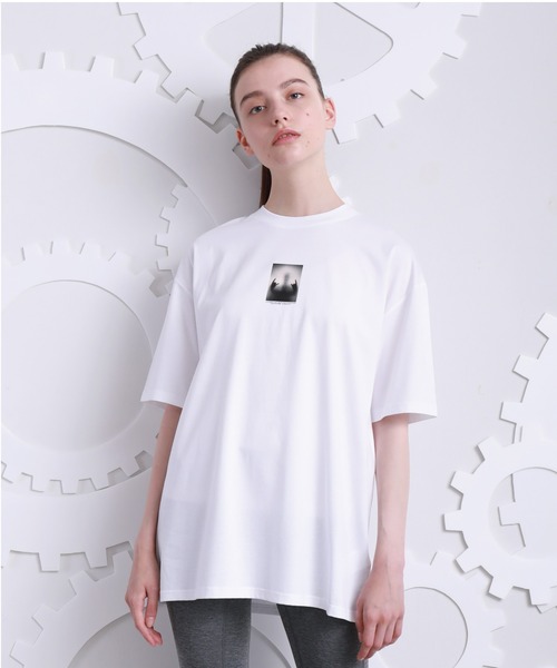 A DEGREE FAHRENHEIT(エーディグリーファーレンハイ)の「【ユニセックス商品】CORSAオーバーサイズT(Tシャツ/カットソー・メンズ・ホワイト/ブラック・MEDIUM/LARGE/FREE)」の1枚目の写真