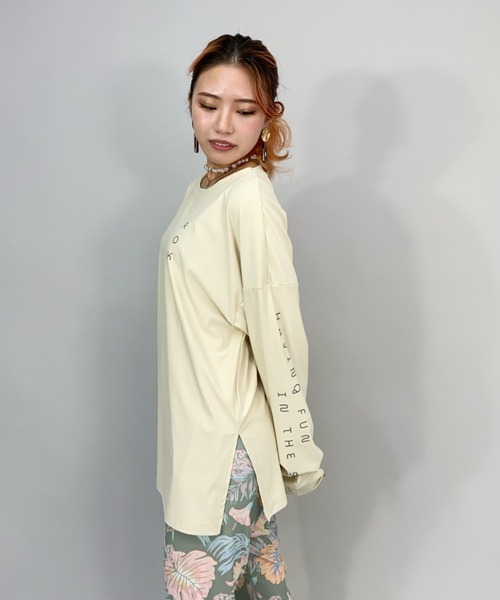 ROXY（ロキシー）の「ROXY/ロキシー  水陸両用ビッグシルエット/オーバーサイズバックプリントロンT/ロングスリーブTEE/長袖ラッシュガード  RLY222050（ラッシュガード・レディース・ホワイト/ベージュ/パープル・M/L）」の18枚目の写真