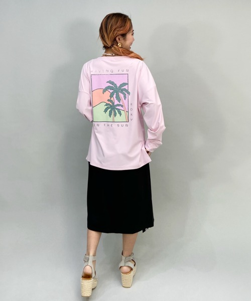 ROXY（ロキシー）の「ROXY/ロキシー  水陸両用ビッグシルエット/オーバーサイズバックプリントロンT/ロングスリーブTEE/長袖ラッシュガード  RLY222050（ラッシュガード・レディース・ホワイト/ベージュ/パープル・M/L）」の4枚目の写真