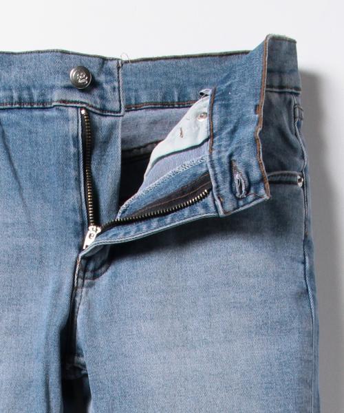 BEAMS(ビームス)の「CHEAP MONDAY / アイスウォッシュ スキニージーンズ(デニムパンツ・メンズ・ライトブルー・30inch/28inch/32inch/29inch/31inch/27inch/33inch)」の4枚目の写真