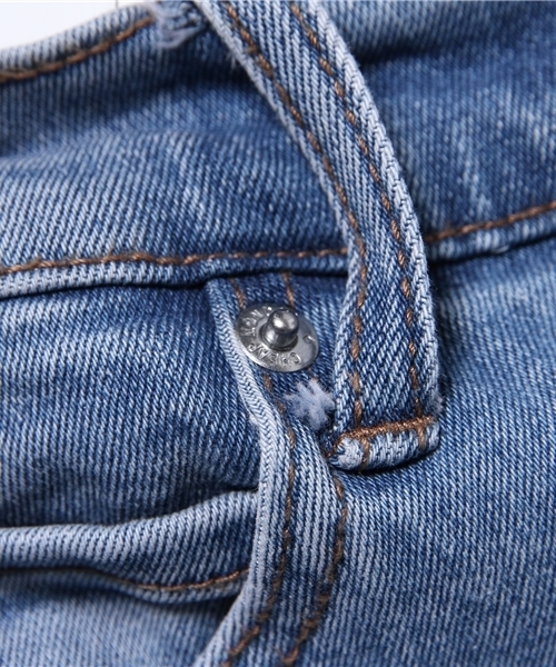 BEAMS(ビームス)の「CHEAP MONDAY / アイスウォッシュ スキニージーンズ(デニムパンツ・メンズ・ライトブルー・30inch/28inch/32inch/29inch/31inch/27inch/33inch)」の13枚目の写真