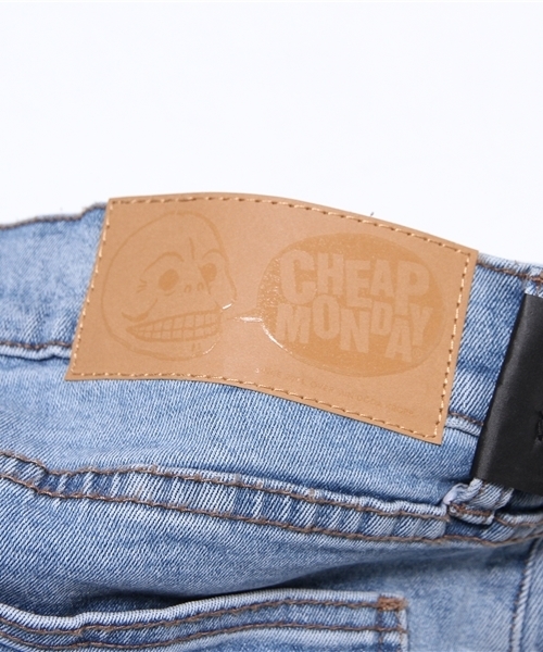 BEAMS(ビームス)の「CHEAP MONDAY / アイスウォッシュ スキニージーンズ(デニムパンツ・メンズ・ライトブルー・30inch/28inch/32inch/29inch/31inch/27inch/33inch)」の14枚目の写真