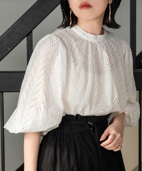 lawgy（ラウジー）の「cut work lace blouse（シャツ/ブラウス・レディース・ホワイト/ブラック・FREE）」の3枚目の写真