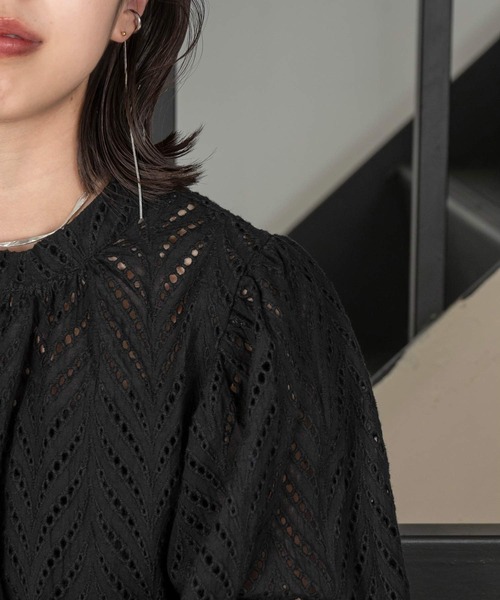 lawgy（ラウジー）の「cut work lace blouse（シャツ/ブラウス・レディース・ホワイト/ブラック・FREE）」の7枚目の写真