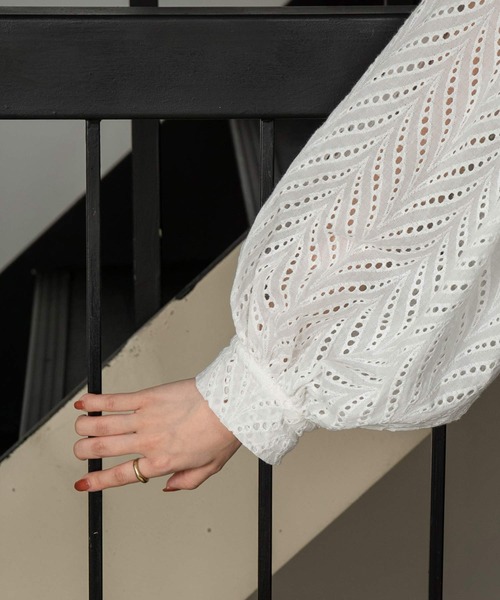 lawgy（ラウジー）の「cut work lace blouse（シャツ/ブラウス・レディース・ホワイト/ブラック・FREE）」の5枚目の写真