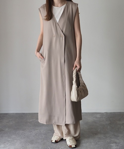 Riberry(リベリー)の「Vネックロングジレ(ベスト・レディース・ブラック/ベージュ・MEDIUM)」の3枚目の写真