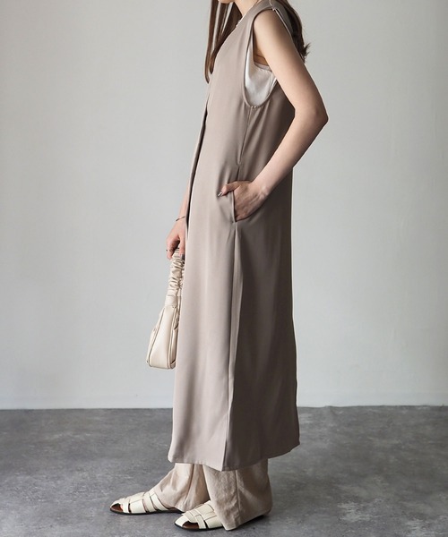 Riberry(リベリー)の「Vネックロングジレ(ベスト・レディース・ブラック/ベージュ・MEDIUM)」の13枚目の写真