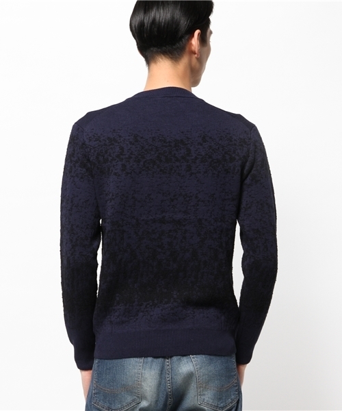 EDIFICE（エディフィス）の「◇グラデーションジャガード　クルーネックニット（ニット/セーター・メンズ・ホワイト/ブルー・46/48/44）」の5枚目の写真