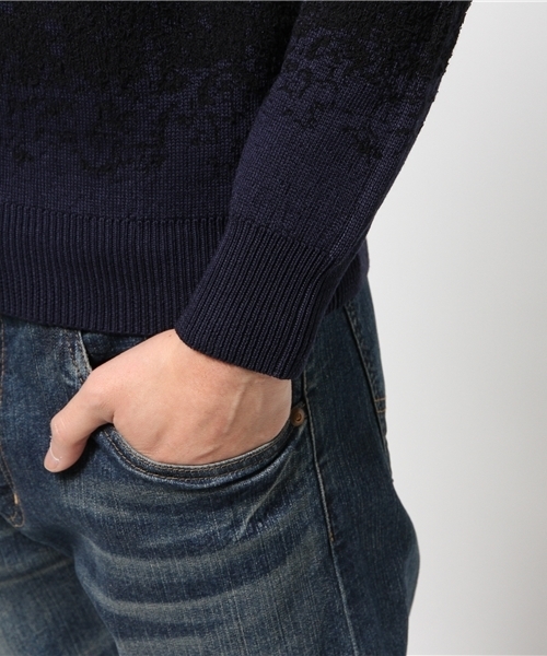 EDIFICE（エディフィス）の「◇グラデーションジャガード　クルーネックニット（ニット/セーター・メンズ・ホワイト/ブルー・46/48/44）」の7枚目の写真