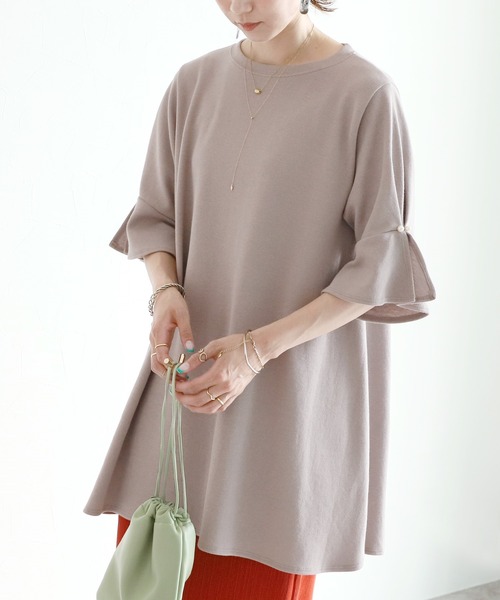 reca(レカ)の「袖パール付きフレアチュニックカットソー(Tシャツ/カットソー・レディース・ブラック/ブルー系その他/グレイッシュベージュ・FREE)」の3枚目の写真