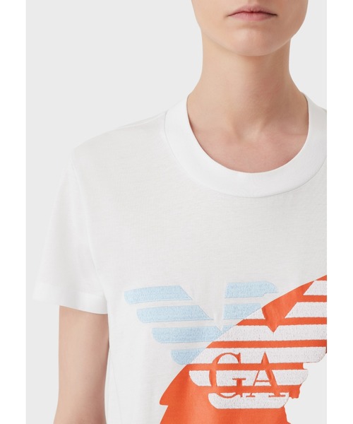 EMPORIO ARMANI（エンポリオアルマーニ）の「【エンポリオ アルマーニ】Tシャツ オーガニックジャージー ボールドEAロゴ（Tシャツ/カットソー・レディース・ホワイト系その他/パープル・SMALL/MEDIUM）」の6枚目の写真