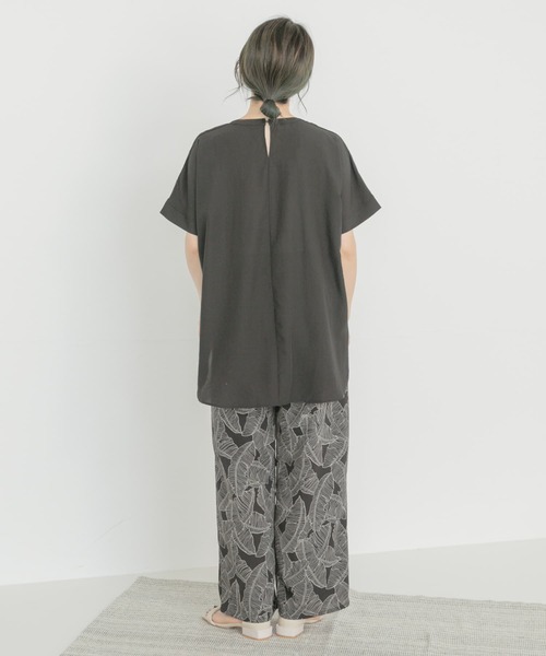 ITEMS URBANRESEARCH(アイテムズ アーバンリサーチ)の「リーフプリントイージーパンツ(その他パンツ・レディース・ブラック/キャメル・FREE)」の3枚目の写真