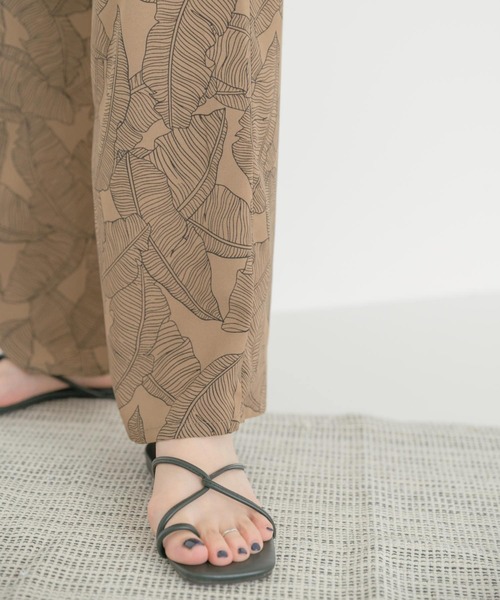 ITEMS URBANRESEARCH(アイテムズ アーバンリサーチ)の「リーフプリントイージーパンツ(その他パンツ・レディース・ブラック/キャメル・FREE)」の16枚目の写真