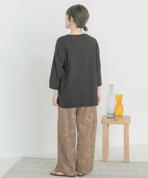 ITEMS URBANRESEARCH(アイテムズ アーバンリサーチ)の「リーフプリントイージーパンツ(その他パンツ・レディース・ブラック/キャメル・FREE)」の5枚目の写真