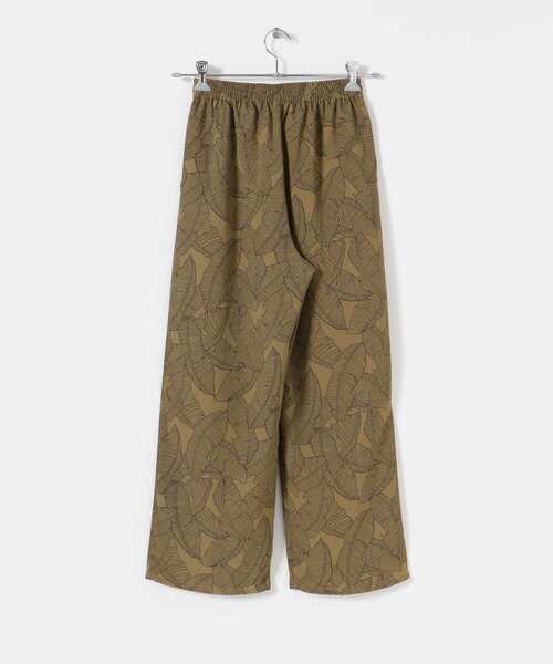 ITEMS URBANRESEARCH(アイテムズ アーバンリサーチ)の「リーフプリントイージーパンツ(その他パンツ・レディース・ブラック/キャメル・FREE)」の13枚目の写真