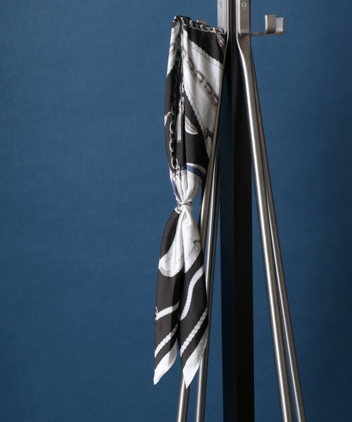 ANPAS（アンパス）の「Total Pattern Print Scarf/総柄プリント リング付きスカーフ（バンダナ/スカーフ・メンズ・ホワイト系その他/ブラック系その他/グレー系その他/ブルー系その他/ブラック系その他2/ブルー系その他2・FREE）」の4枚目の写真