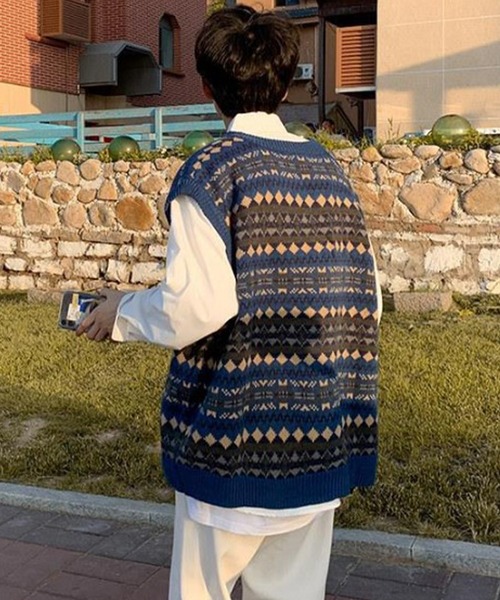 anown（アノン）の「幾何学柄オーバーサイズ ニットベスト（ベスト・メンズ・ネイビー系・L/XL）」の3枚目の写真