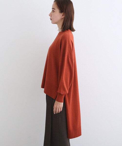 INDIVI(インディヴィ)の「◆【洗える】イレギュラーヘムニット(ニット/セーター・レディース・レンガ/ブラック/グレー系4・34/38)」の6枚目の写真