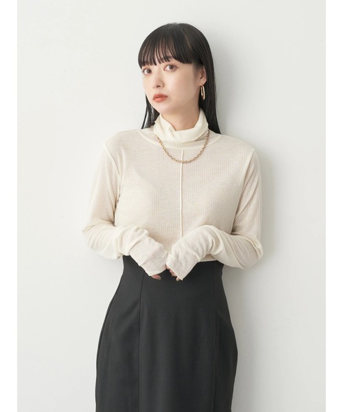 earth music&ecology（アースミュージックアンドエコロジー）の「シアータートルネックプルオーバー（Tシャツ/カットソー・レディース・ラベンダー/ベージュ/グリーン系その他3/サーモンピンク/オフホワイト/ブラック・M/S）」の7枚目の写真