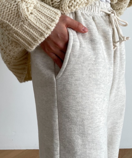CANAL JEAN（キャナルジーン）の「RCW BLUE LABEL(ブルーレーベル) "common"刺繍裏起毛スウェットパンツ（スウェットパンツ・レディース・オートミール/ネイビー/ライトグレー・36/38）」の19枚目の写真