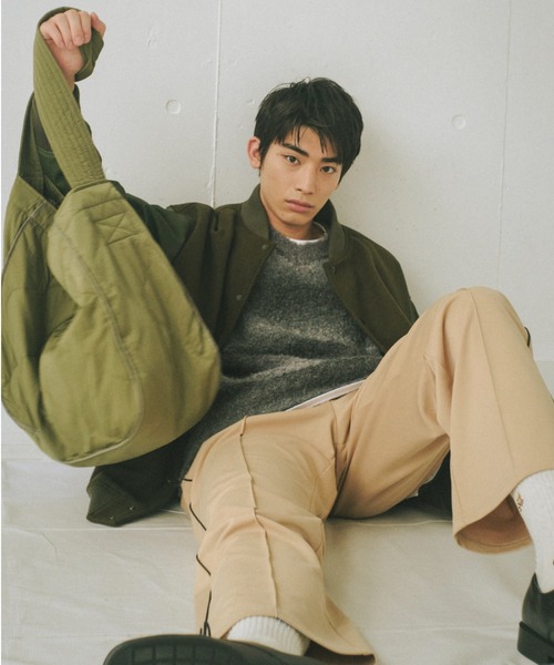 WHIMSIC（ウィムジック）の「【UNISEX】キルティングニュースペーパーバッグ（ショルダーバッグ・メンズ・ブラック/オリーブ・FREE）」の7枚目の写真