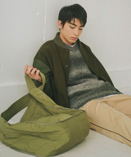 WHIMSIC（ウィムジック）の「【UNISEX】キルティングニュースペーパーバッグ（ショルダーバッグ・メンズ・ブラック/オリーブ・FREE）」の9枚目の写真