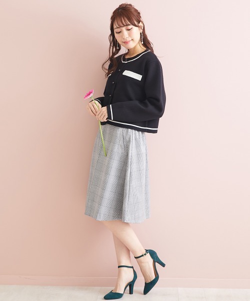 marun(マルン)の「<大きいサイズ> 配色ノーカラーニットカーディガン marun(カーディガン/ボレロ・レディース・ブラック系/ブラック×ホワイト・L/LL/3L/4L/5L)」の11枚目の写真