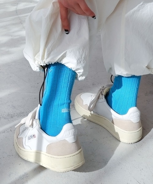 andme(アンドミー)の「エンブロイダリーロゴリブソックス(ソックス/靴下・レディース・ライム/ピンク/ホワイト/ベージュ/ブルー・23-25cm)」の4枚目の写真