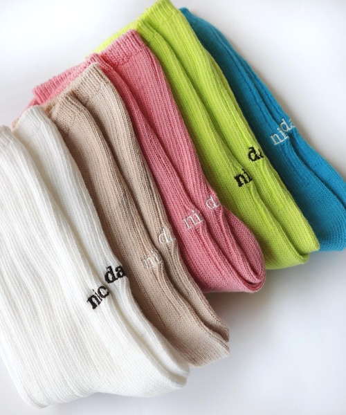 andme(アンドミー)の「エンブロイダリーロゴリブソックス(ソックス/靴下・レディース・ライム/ピンク/ホワイト/ベージュ/ブルー・23-25cm)」の9枚目の写真