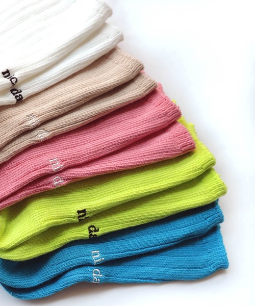 andme(アンドミー)の「エンブロイダリーロゴリブソックス(ソックス/靴下・レディース・ライム/ピンク/ホワイト/ベージュ/ブルー・23-25cm)」の10枚目の写真