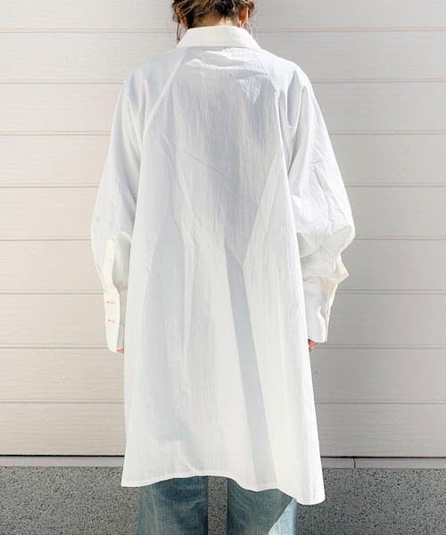 Q（キュー）の「スリットロゴオーバーシャツ（シャツ/ブラウス・レディース・アイボリー/オリーブ・MEDIUM）」の5枚目の写真