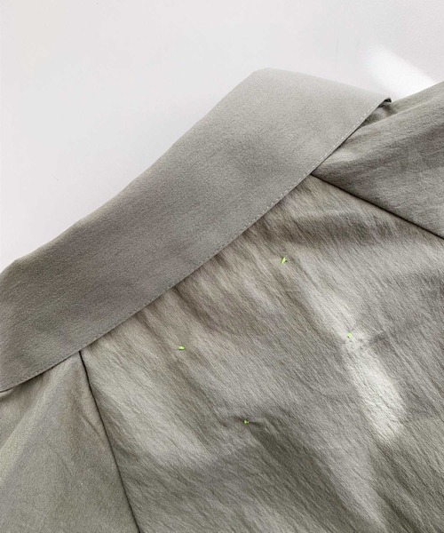 Q（キュー）の「スリットロゴオーバーシャツ（シャツ/ブラウス・レディース・アイボリー/オリーブ・MEDIUM）」の8枚目の写真