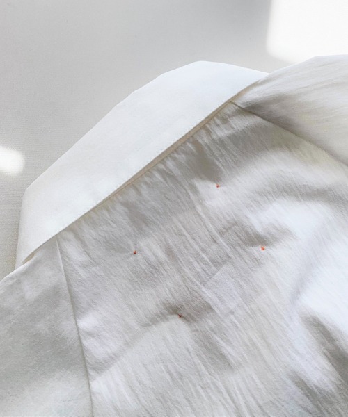 Q（キュー）の「スリットロゴオーバーシャツ（シャツ/ブラウス・レディース・アイボリー/オリーブ・MEDIUM）」の9枚目の写真