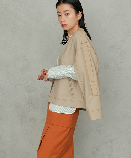 Maisones.(メゾネス)の「Muti-way Layered Trench Coat | Multi-way レイヤードトレンチ(トレンチコート・レディース・ネイビー/ベージュ・2/1)」の8枚目の写真