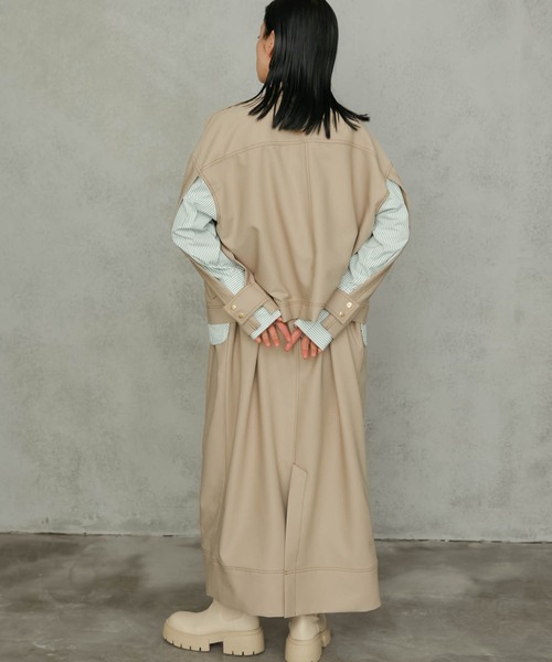 Maisones.(メゾネス)の「Muti-way Layered Trench Coat | Multi-way レイヤードトレンチ(トレンチコート・レディース・ネイビー/ベージュ・2/1)」の4枚目の写真